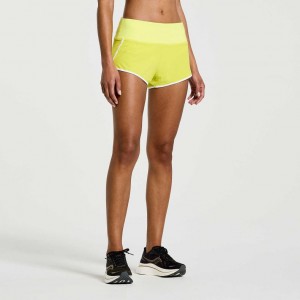 Yellow Women's Saucony Outpace 2.5" Split Shorts | AUS-BPSFV